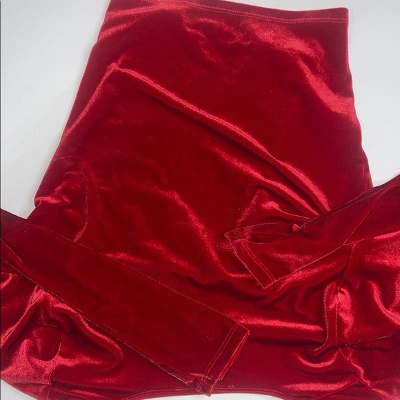 Hollister Scarlet Velvet Crop Top - Picture 7 of 7